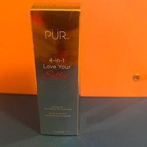 PUR 4-in-1 Love Your Selfie Foundation & Concealer in Gold and Black